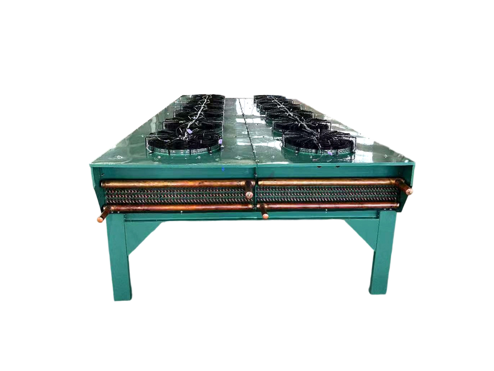 Bình suống đàn piano đặt trên sàn